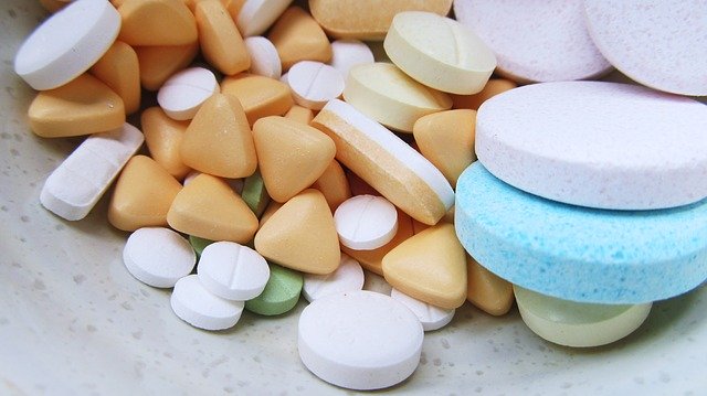 medicamentos variados, incluindo ranitidina
