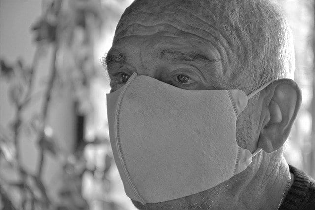 Paciente com doença de parkinson se preocupa com a pandemia de Covid-19