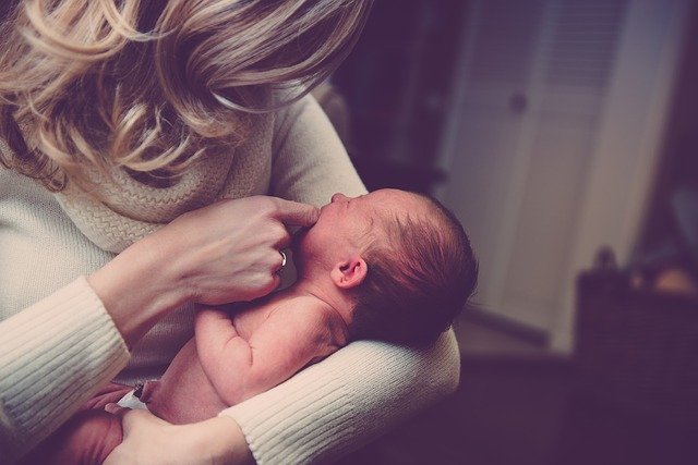 Automutilação é uma das principais causas de morte entre as novas mães