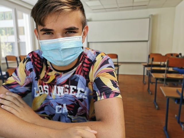 Covid-19: sintomas de longa duração são raros em crianças e adolescentes