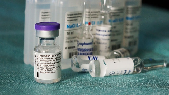Os pacientes com alto risco de reações anafiláticas podem receber a vacina Pfizer-BioNTech?