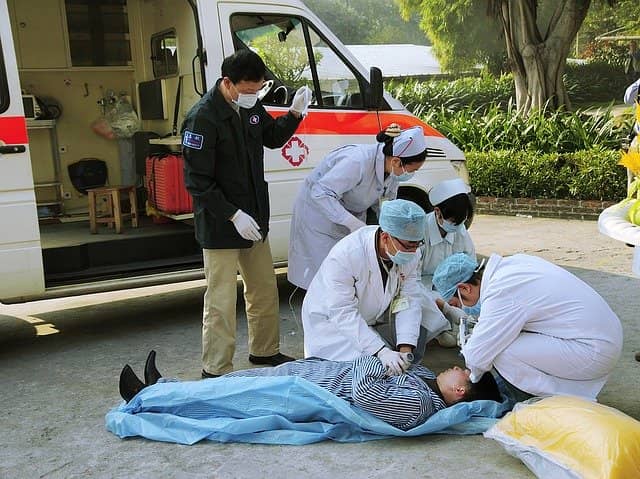 A via aérea supraglótica precoce impacta na fração de compressões torácicas durante a PCR extra-hospitalar