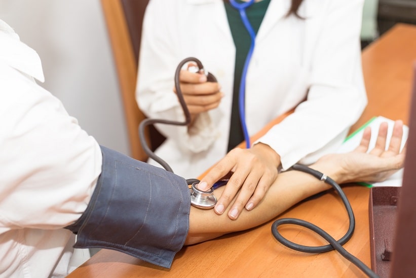 Pessoas doentes deixaram de procurar atendimento durante a pandemia no Brasil