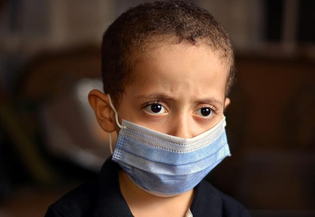Infecção pelo SARS-CoV-2 e manifestações e complicações cardiovasculares em pacientes pediátricos