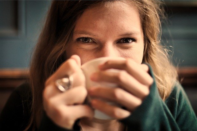 O consumo habitual de café aumenta o risco de glaucoma primário de ângulo aberto? 