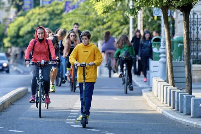 Estudo avalia número de acidentes envolvendo patinetes elétricos entre crianças