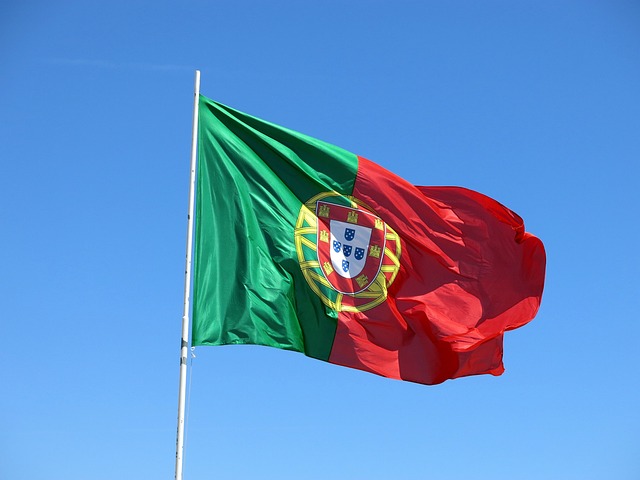 Portugal promete moradia, férias e salário de R$ 15 mil a médicos brasileiros