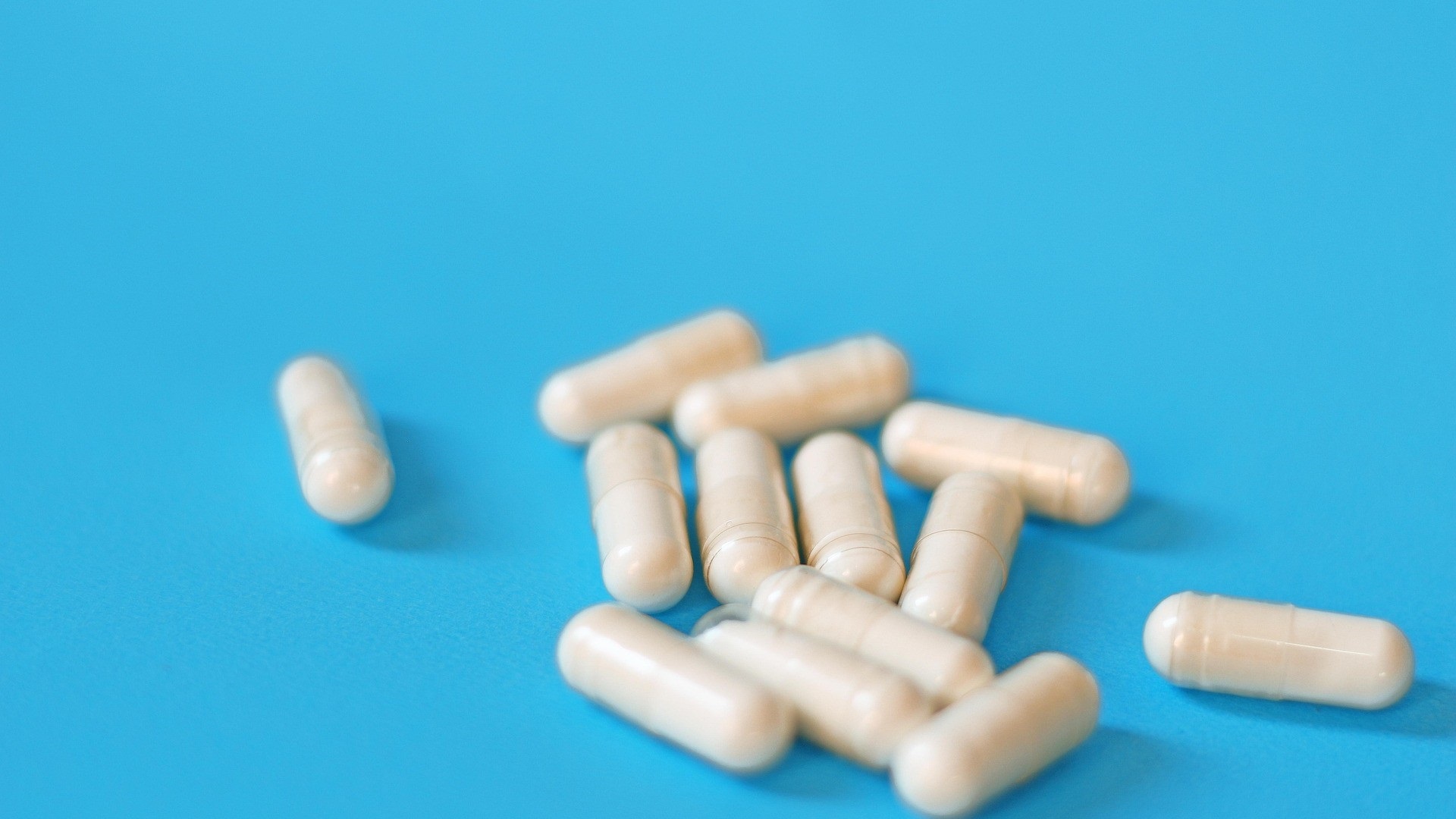 Anvisa suspende suplementos com melatonina e cúrcuma por uso irregular sublingual