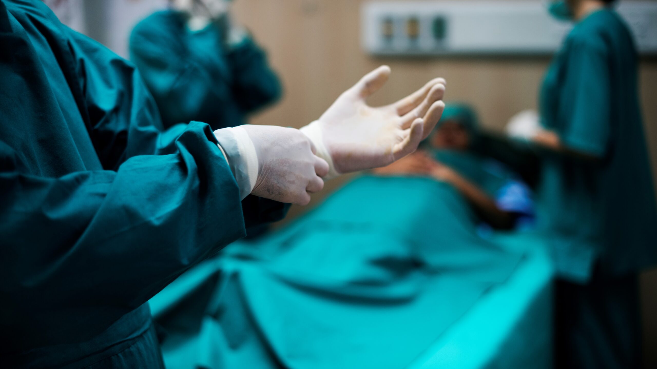 Cirurgia ou angioplastia guiada por FFR para pacientes com SCA? 
