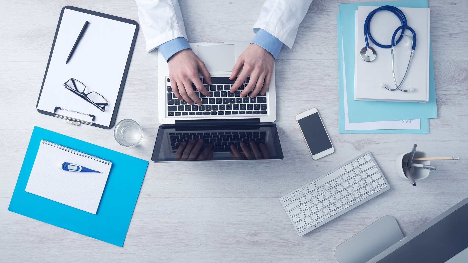 Uso de IA pode reduzir habilidades clínicas de médicos, aponta estudo 