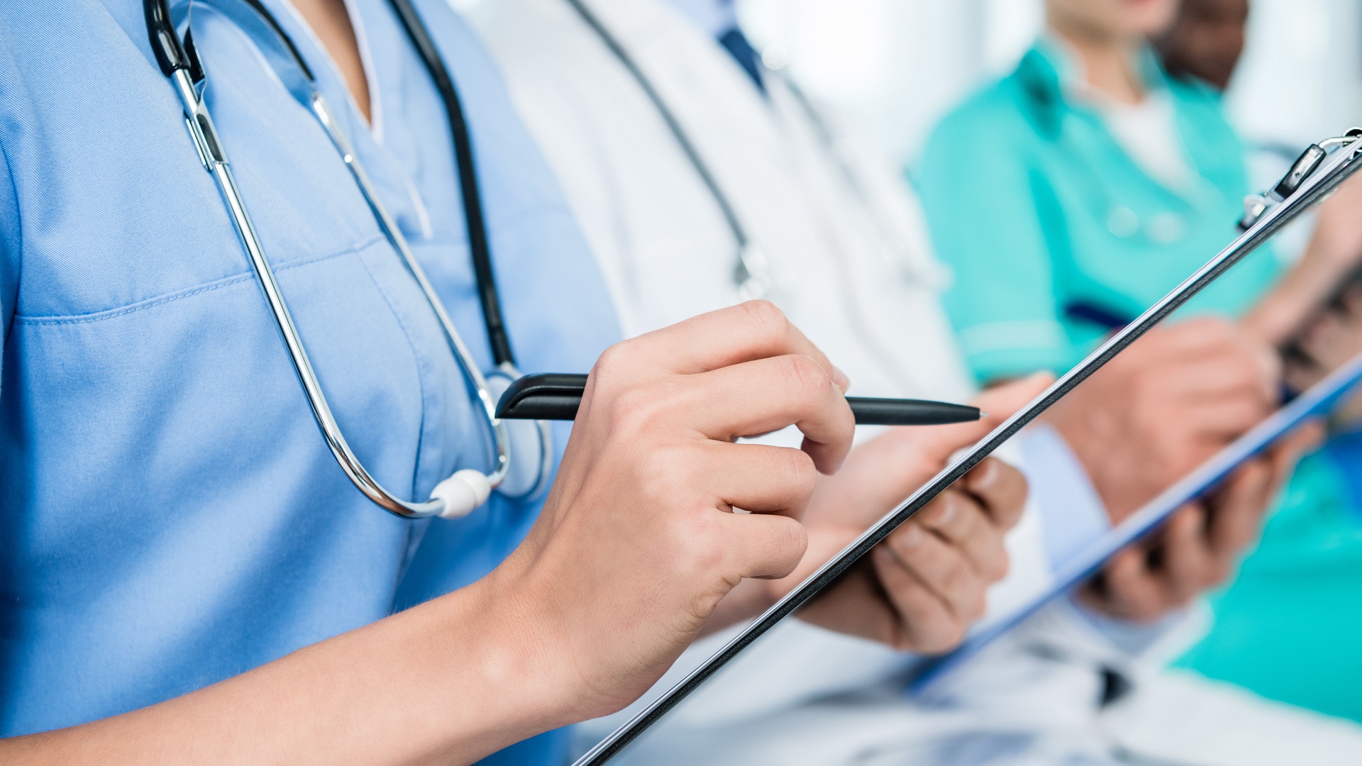 Cursos de medicina com desempenho ruim terão vestibular suspenso e vagas reduzidas