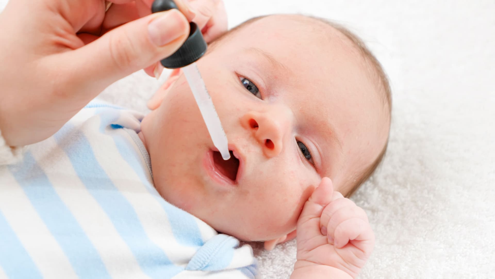 bebê recebendo suplementação de vitamina D