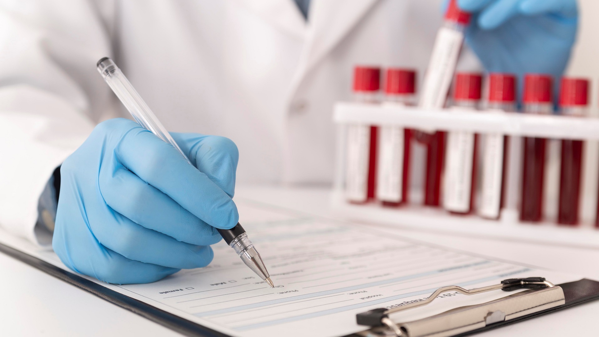 Sífilis segue em alta no Brasil e acende alerta entre gestantes e jovens 