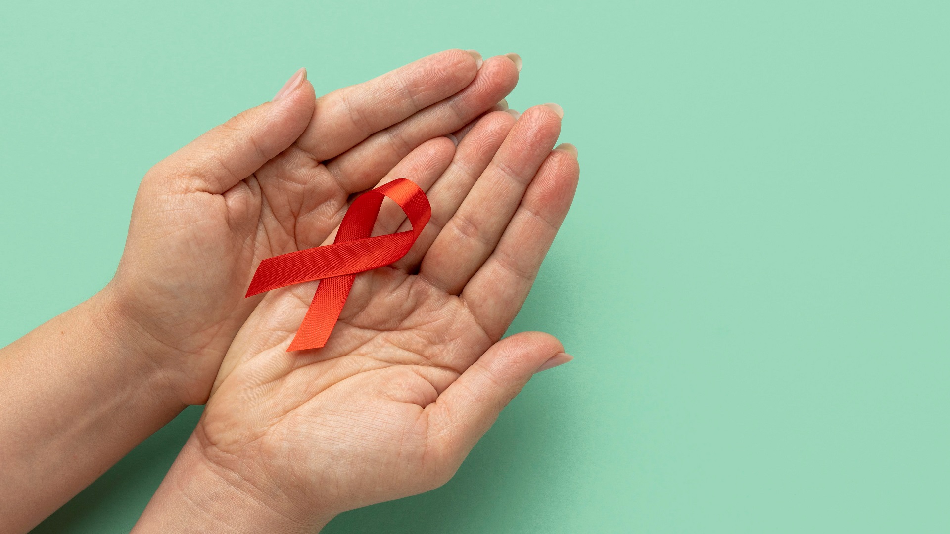 Fatores de risco cardiovasculares em adultos com aquisição perinatal ao HIV 