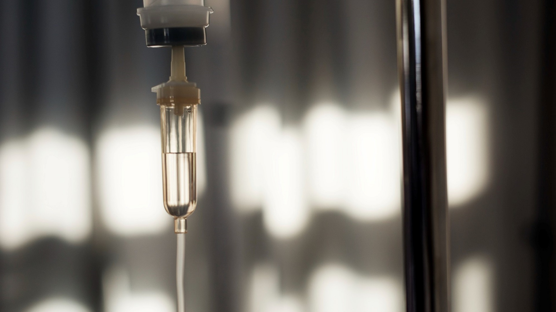 Usar etomidato ou ketamina para intubação traqueal de pacientes graves? 