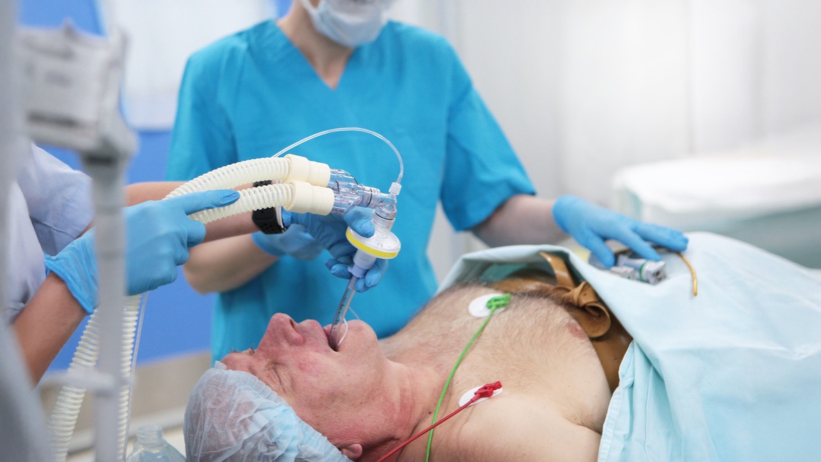 tomidato ou ketamina em intubação traqueal