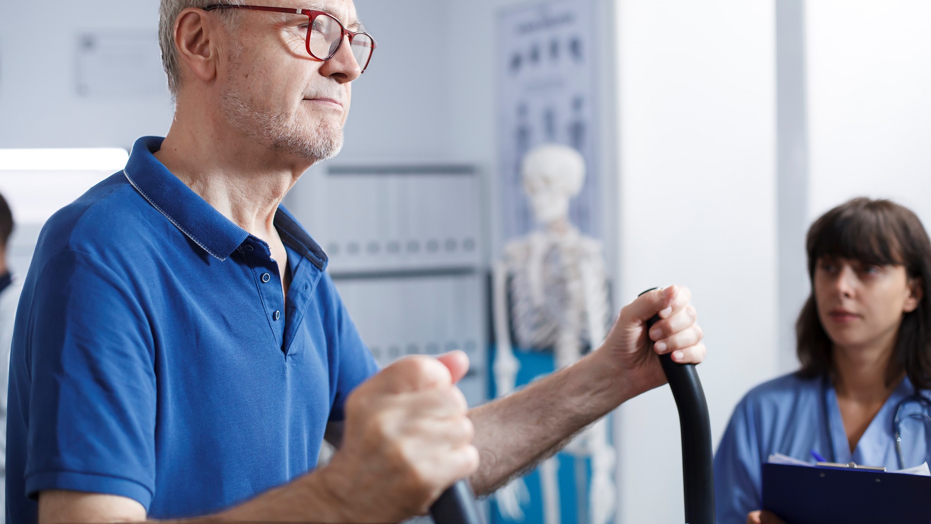 Como é a ataxia na síndrome de Miller-Fisher?