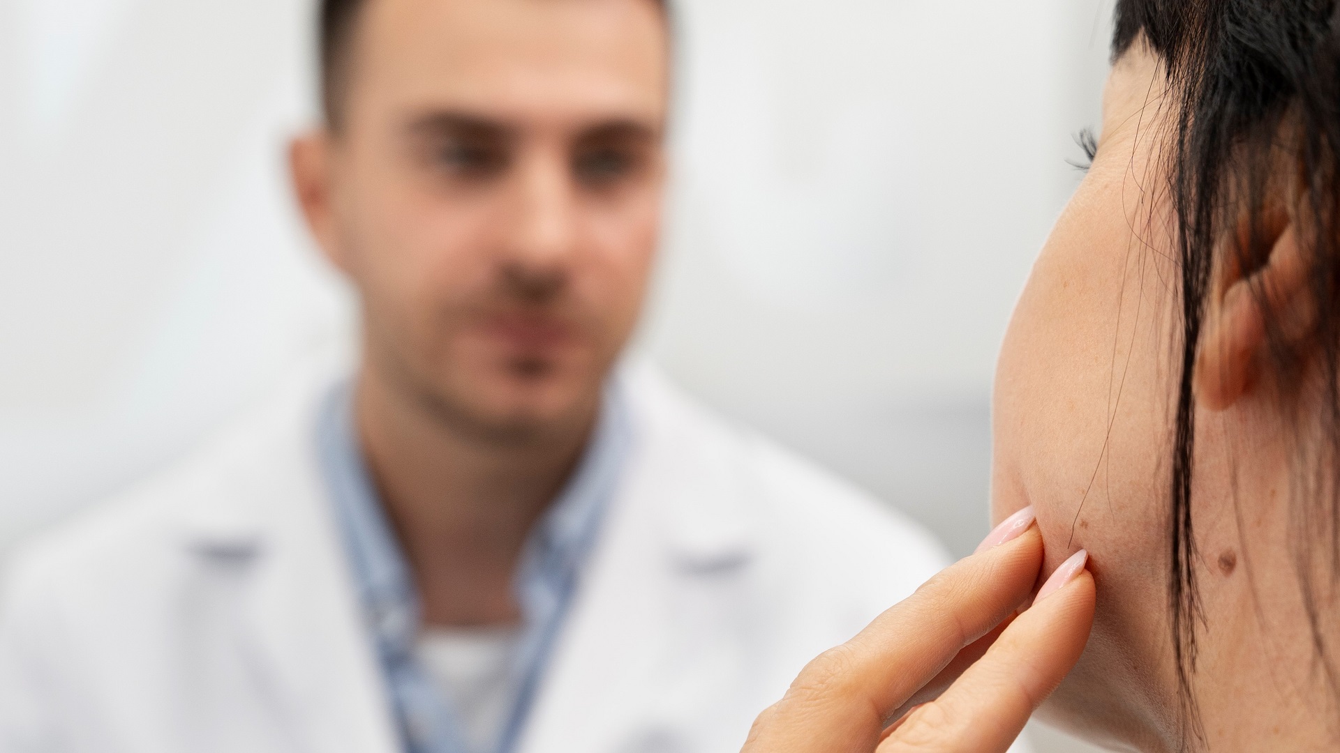 Paralisia facial periférica: avanços e controvérsias no manejo contemporâneo