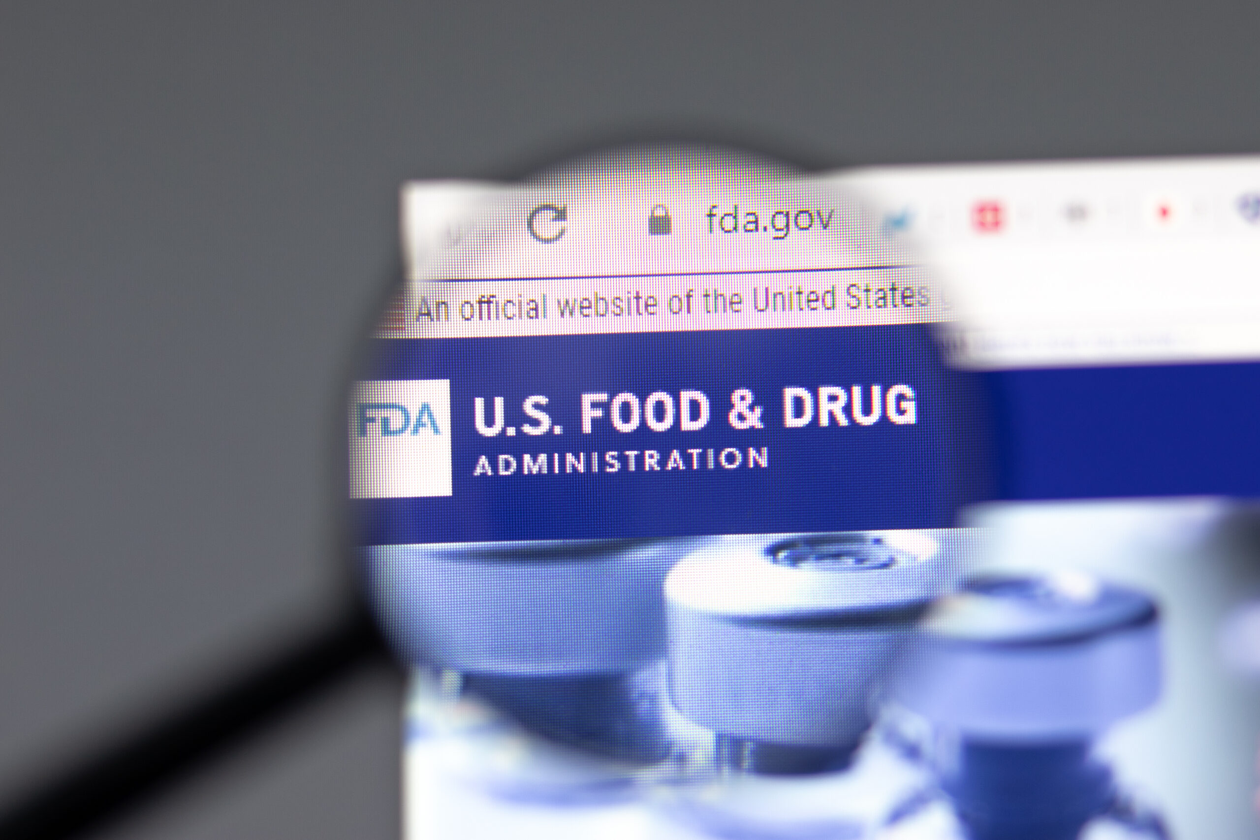 US FOOD & DRUG em destaque por lupa no site do FDA