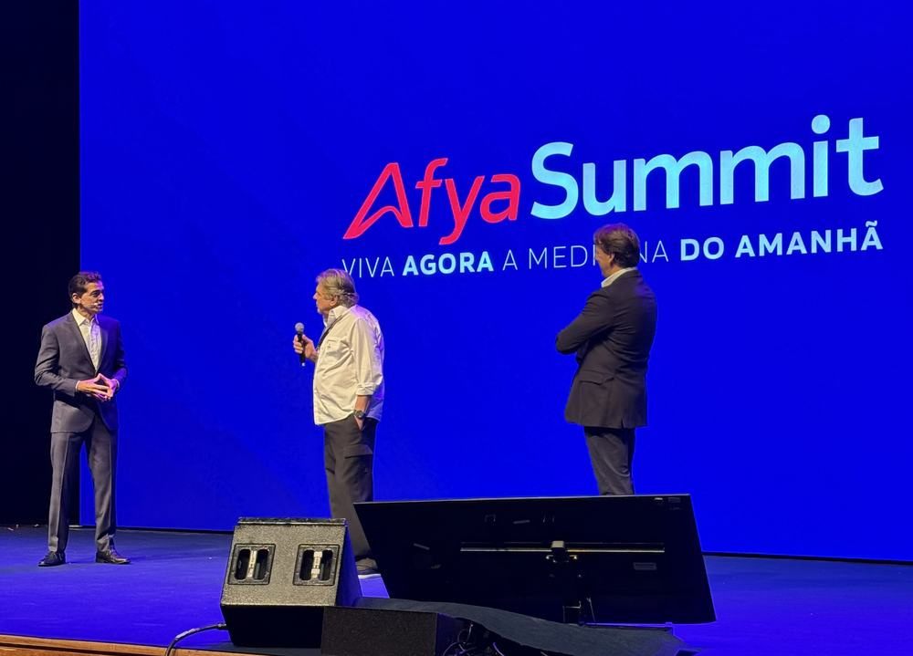 Fotografia do Afya Summit 2026 durante o bloco 01, Abertura institucional